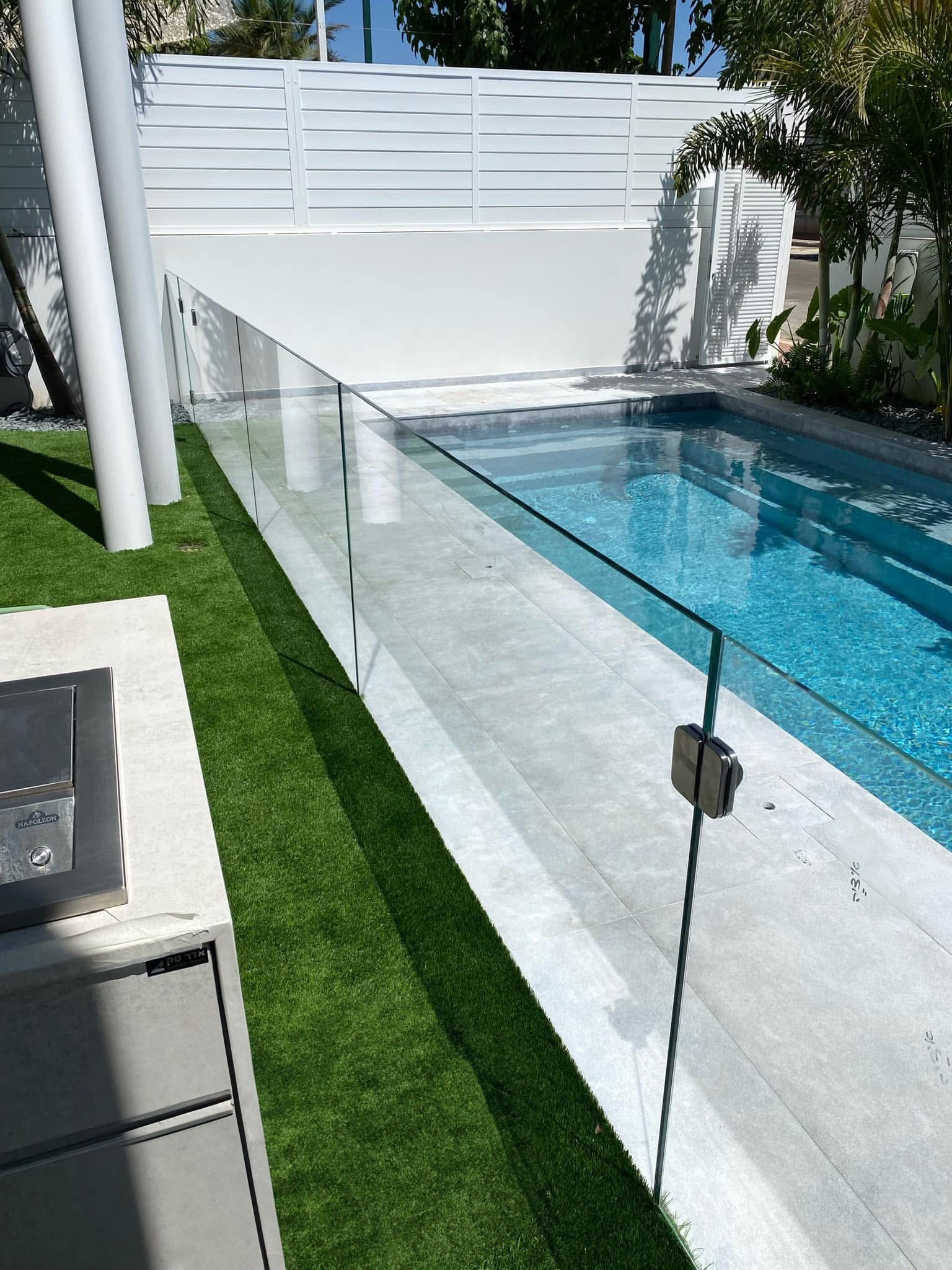 Frameless glass shower enclosure by Aluminum Glass Pro Systems